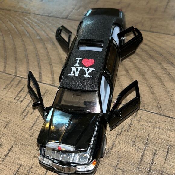 I Love ❤️ New York🍎🌆 🏙️🗽Limousine Toy 4 Kids 0-120 :) Pullback Car Desk toy - Picture 1 of 16